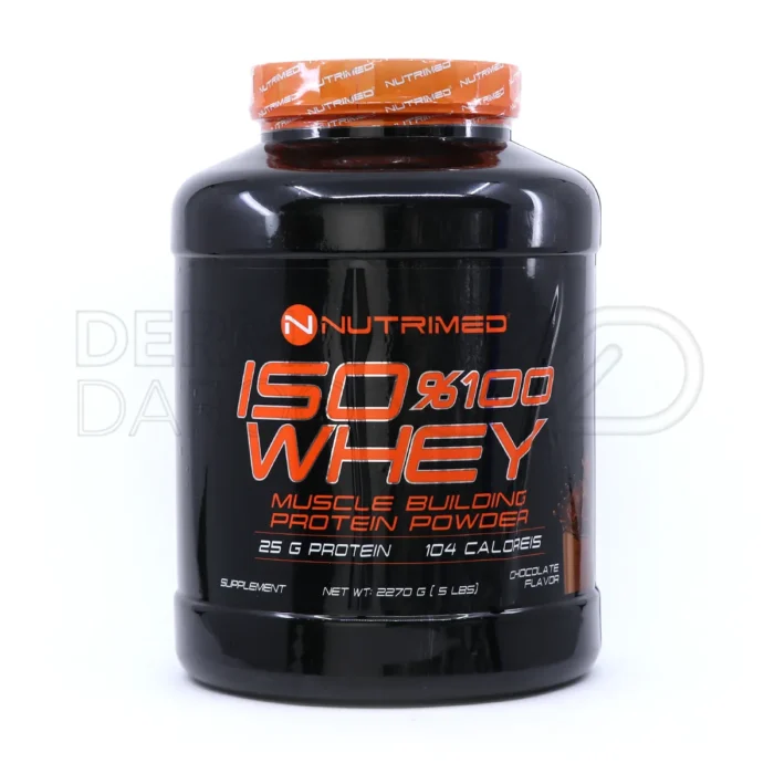 قوطی پودر ایزو وی ۱۰۰ درصد نوتریمد، ۲۵ گرم پروتئین وی ایزوله، بدون شکر، مناسب عضله سازی و جلوگیری از تحلیل عضلانی