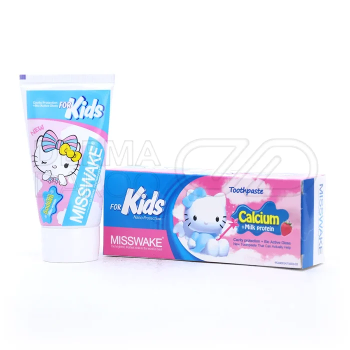 misswake-strawberry-toothpaste-for-kids-50-ml (1) بسته بندی خمیر دندان کودک میسویک طعم توت فرنگی در تیوب رنگارنگ با طرح شاد کودکانه، حاوی کلسیم و پروتئین شیر برای محافظت از دندان شیری