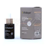 سرم ویتامین C ویتالایر در بطری قطره‌چکان، حاوی منیزیم اسکوربیل فسفات و آلوئه ورا، ضد لک و جوانساز