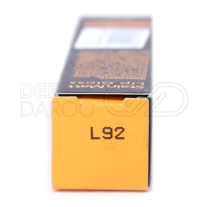 محصول Stain Matt کالیستا با ساختار مایع و جلوه مات، مناسب حفظ شادابی لب‌ها با بافت روان و استفاده آسان