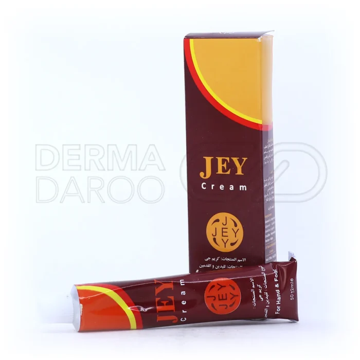 بسته بندی کرم ترک دست و پا جی ۵۰ میلی لیتر حاوی روغن بادام موم زنبور عسل و گلیسیرین برای درمان ترک و خشکی شدید پوست